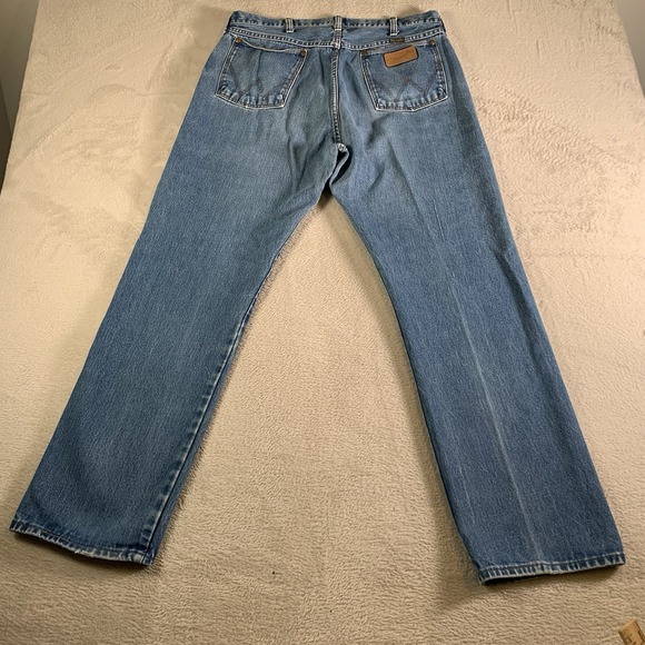 Vintage Wrangler 13MWZ Jeans Mens 38x32(34x31) Medium Wash Straight Made USA 80s - Picture 11 of 15